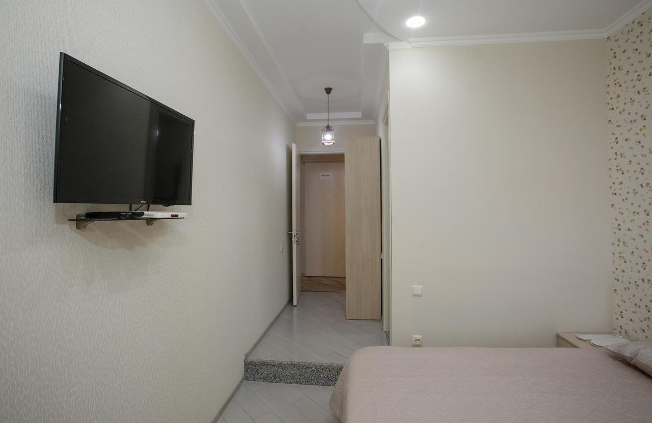 5 Rooms 巴统 外观 照片