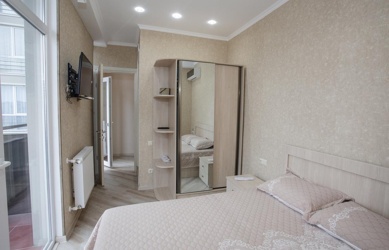 5 Rooms 巴统 外观 照片