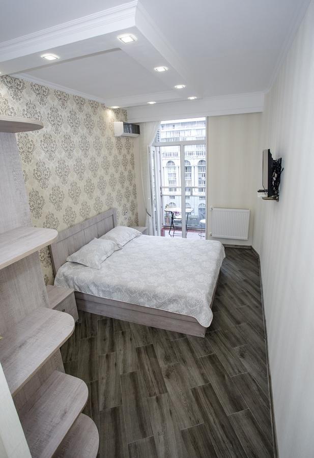 5 Rooms 巴统 外观 照片